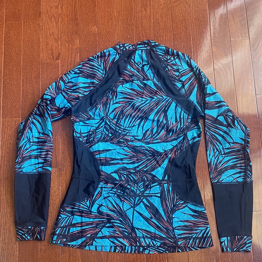 Lululemon Suns Out Rash Guard - Picture 3 of 6